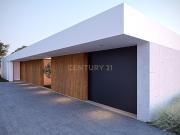 Moradia T4, em construção, no Bairro Sra da Luz