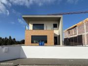 Moradia T4 / Em Construo / Ortigosa / Leiria