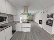 Moradia térrea, bem localizada