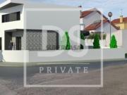 Moradia T4 em Igreja Nova e Cheleiros