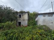 Moradia T4 em ruinas com 3325m2 terreno, 2 palheiros...