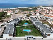 Moradia T4, em Santa Cruz, condomínio fechado com piscina