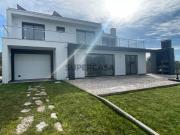 Moradia T4 estilo contemporâneo com piscina no Nadadouro