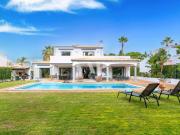 Moradia T4 Frente Golfe em Vilamoura com Piscina e...