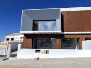MORADIA T4 GEMINADA NOVA EM MAFRA