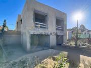 Moradia T4 independente com piscina e garagem em Sesimbra