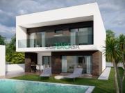 Moradia, T4, isolada com piscina e garagem em Fernão Ferro