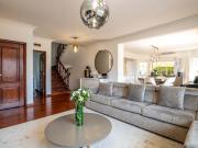 Moradia T4 isolada com piscina, garagem e jardim