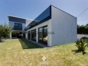 Moradia T4 localizada a apenas 700 metros da praia da Granja