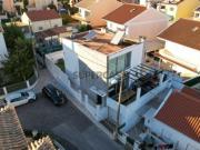 Moradia T4 na Parede com Piscina Luminosidade e Conforto...