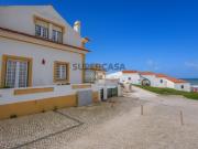 Moradia T4 no centro da Vila de Santa Cruz a 100m da praia