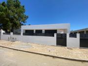Moradia T4 Nova com 2 Suites, Cave e Piscina em Azeitão