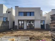 Moradia T4 Nova com Piscina e Jardim em Condomínio...