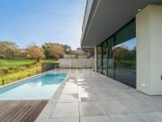 Moradia T4 nova com piscina e jardim na Afurada