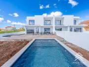 Moradia T4 nova com piscina na Igreja Nova