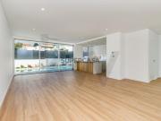 Moradia T4 nova, contemporânea, 4 suites e Piscina em S....