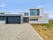 Moradia T4 Nova de Arquitetura Contemporânea | Azenhas...