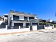 Moradia T4 nova, em construção