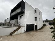 Moradia T4 Nova em Guimares
