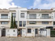 Moradia T4 para arrendar em Barcarena