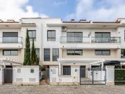 Moradia T4 para arrendar em Barcarena