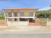 Moradia T4 para Recuperar em Ourém com Terreno Anexo