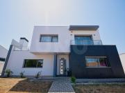 Moradia T4 para venda, com Guest House, em Cadaval