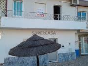 Moradia T4 remodelada com logradouro