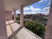 Moradia T4 Remodelada em Alvalade com anexo