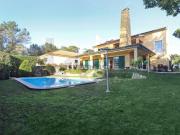 Moradia T4 Unifamiliar e Independente com piscina...