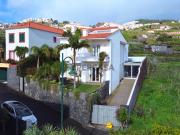 Moradia T4 unifamiliar no Caniço de Baixo