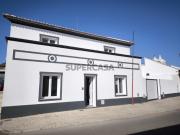 MORADIA T5+1 COM ESPAÇO EXTERIOR NO CENTRO DE CASTRO...