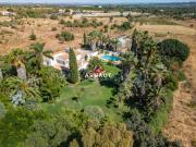 Moradia T5+1 em Lagoa com Piscina, Jardim e Terreno de...