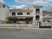 Moradia T5+2 no Alto da Parede com vista mar e piscina