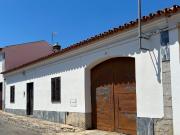 Moradia T5 com garagem, quintal e terraço