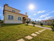 Moradia T5 com Grandes Áreas, Garagem Ampla e Espaço...