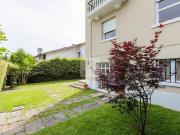 Moradia T5 com Jardim de 205 m2 no Bairro de Hollywood...