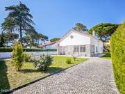 Moradia T5 com jardim e para venda em Colares, Sintra