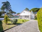 Moradia T5 com jardim e para venda em Colares, Sintra