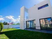Moradia T5 com Jardim e Piscina