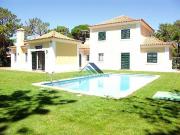 Moradia T5 com jardim e piscina, na Quinta da Marinha