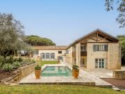 Moradia T5 com jardim e piscina na Quinta Patino, Estoril