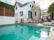 Moradia T5 com jardim e piscina para arrendamento no Estoril