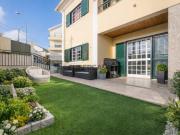 Moradia T5 com Jardim, Garagem ampla e Espaço para Piscina