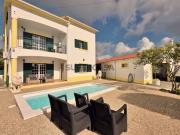 Moradia T5 com piscina e espaço para churrasco em Palmela