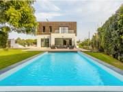 Moradia T5 com piscina e jardim em Birre Cascais