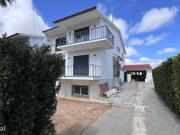 Moradia T5 com Piscina e jardim em Parede Totalmente...