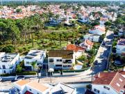 Moradia T5 com piscina e jardim na Aroeira