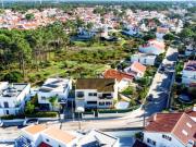 Moradia T5 com piscina e jardim na Aroeira