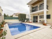 Moradia T5 com piscina em Carcavelos